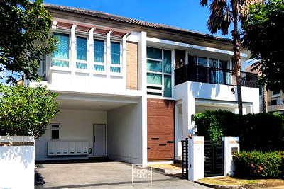 Houses for sale วิทยาลัยเทคนิคราชสิทธาราม : FOR SALE  HOUSE PROPERTY  11900000 BAHT.