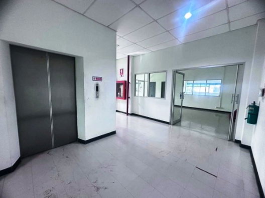 รูป ขายโรงงานพื้นที่สีม่วงในนิคมนำไกร ลาดกระบังเนื้อที่4 ไร่  พื้นที่ใช้สอย 6,528 ตรม อาคารสำนักงาน 3 ชั้น คลังสินค้า ไลน์ผลิต มีใบ รง.4 - รูปที่ 5/20