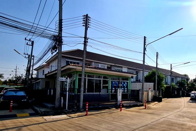 Townhouses for sale Phahonyothin Road : FOR SALE  TOWNHOUSE PROPERTY  1600000 BAHT.