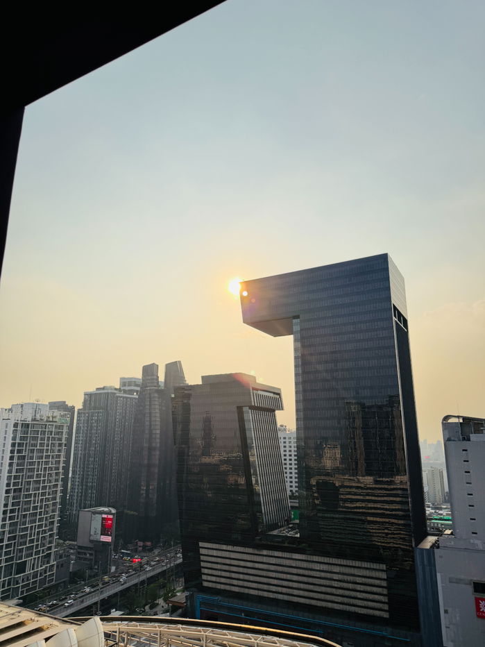 picture For Rent: Nue District R9 | Stylish High-Floor 1BR  30Sq.m - 12/12