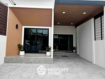 Townhouses for rent Hua Hin Prachaubkirikhan : 2-BR Townhouse in Thap Tai (ID 2651852)