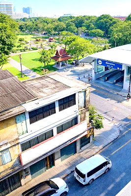 เช่าอาคารพาณิชย์ อนุสรณ์สถานวีรชน 14 ตุลา : สวนรมณีนาถ 150ม. MRTสามยอด 650ม.แยกเรือนจำ ดิโอลด์สยาม ไชน่าเวิลด์ 1 กม. อาคาร 3ชั้น 2 คูหา หน้าหลัง 3นอน 3น้ำ ตลาดสำเพ็ง 500 ม. 40ตร.ว.