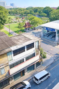 สวนรมณีนาถ 150ม. MRTสามยอด 650ม.แยกเรือนจำ ดิโอลด์สยาม ไชน่าเวิลด์ 1 กม. อาคาร 3ชั้น 2 คูหา หน้าหลัง 3นอน 3น้ำ ตลาดสำเพ็ง 500 ม. 40ตร.ว.
