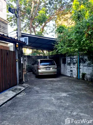 Townhouses for sale Rama 4 Road : 8 Bedroom Townhouse for sale in Suriyawong, Bangkok  6055167