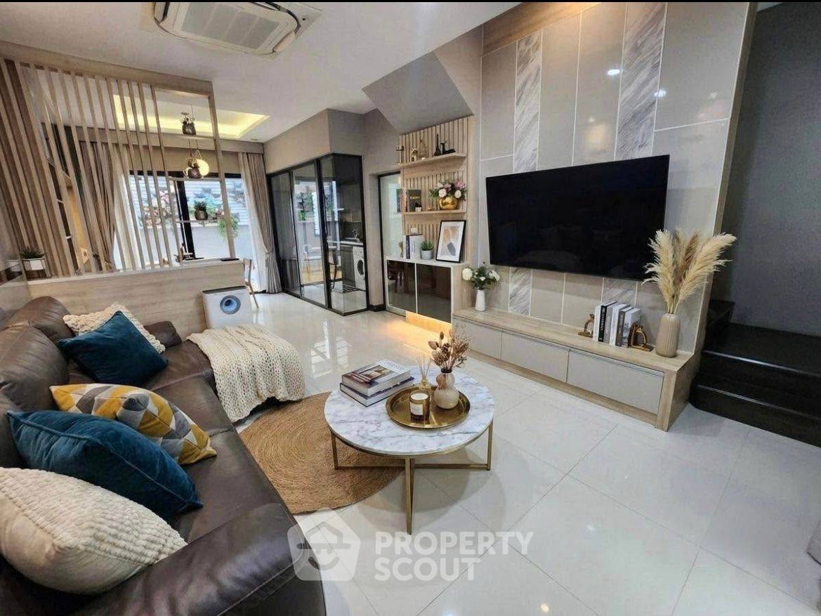 รูป ทาวน์เฮ้าส์ 3-ห้องนอน ที่ แลนด์มาร์ค เอกมัย-รามอินทรา ใน ลาดพร้าว (ID 2665084) - รูปที่ 3/6