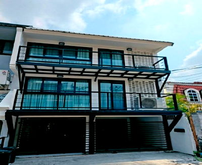 เช่าโฮมออฟฟิศ ถนนแจ้งวัฒนะ : ให้เช่าทาวน์โฮม 3 ชั้น ซอยวิภาวดีรังสิต 58 บ้านสวยมาก / ไม่มีเฟอร์นิเจอร์ / จอดรถได้ 2 คัน แอร์ 4 เครื่อง อยู่อาศัย หรือ Home Office