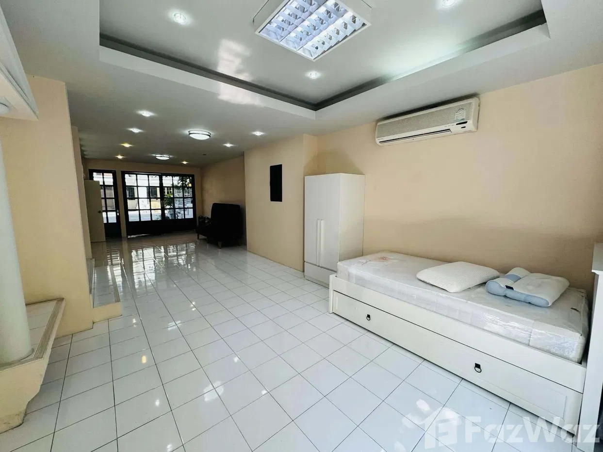 รูป ทาวน์เฮ้าส์ให้เช่า 4 ห้องนอน ใน คลองตันเหนือ, กรุงเทพมหานคร 6052099 - รูปที่ 7/8