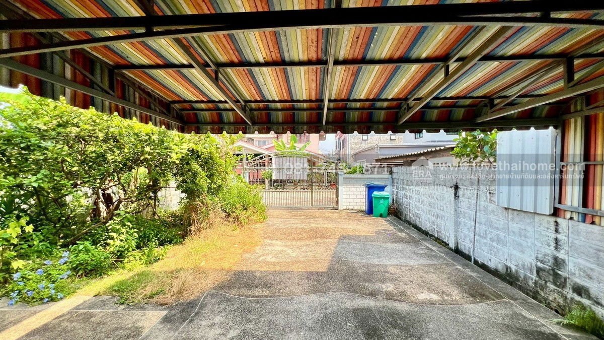 รูป ขายบ้านเดี่ยว หลังมุม พระยาสุเรนทร์8 แยก10 หมู่บ้านแสนนคร โครงสร้างอิฐมอญ ประตูไม้สักแท้ พื้นที่ 53 ตรว. ราคาดีมาก 4.49 ล้านเท่านั้น ใกล้รถไฟฟ้าสีชมพู  - รูปที่ 3/16