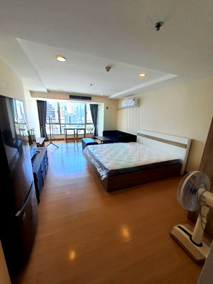 คอนโดให้เช่า : ให้เช่าคอนโด เดอะ เทรนดี้ คอนโดมิเนียม อาคาร 1 ชั้น 9 สตูดิโอ ขนาด 35 ตรม ใกล้ BTS สถานีนานา