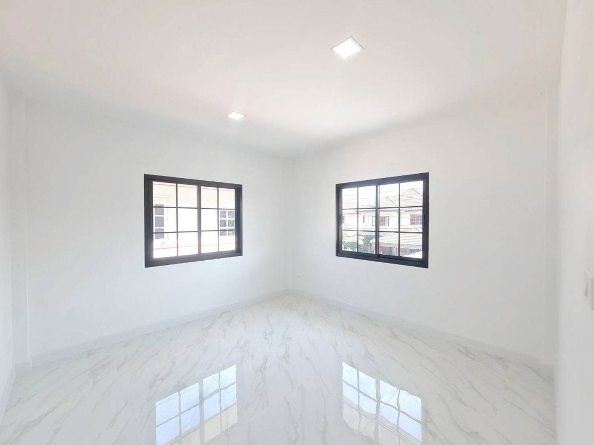 รูป บ้านเดี่ยวหลังใหญ่ ทำเลดีเยี่ยม ตกแต่งรีโนเวทใหม่ทั้งหมด หมู่บ้านศุชญา ธัญบุรี คลอง 4 บึงยี่โถ ปทุมธานี กว้างขวาง หลังบ้านไม่ติดใคร - รูปที่ 17/21