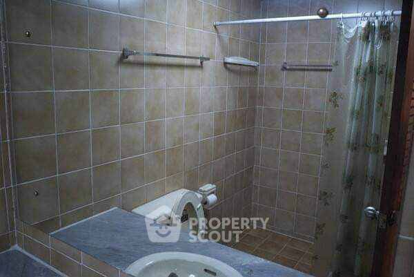 picture 2-BR Condo at Sun Palace Condominium in Bang Kapi (ID 2334324) - 3/9