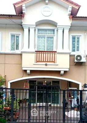 Townhouses for sale Bangkok : 3-BR Townhouse in Si Kan (ID 2633950)