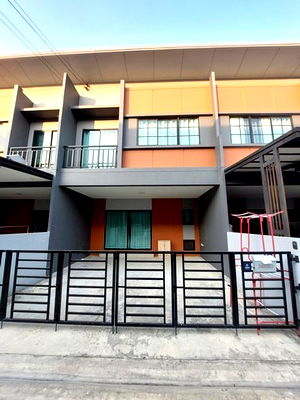Townhouses for rent Pathumthani : FOR RENT  TOWNHOUSE PROPERTY  14000 BAHT per MONTH
