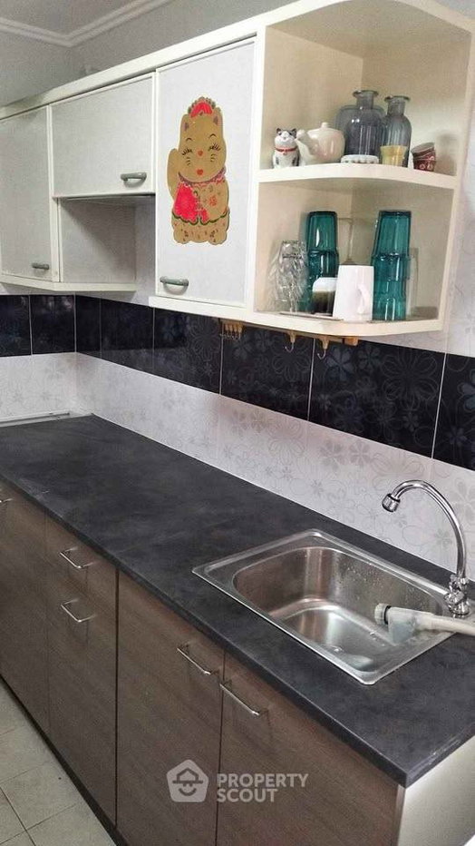 picture 2-BR Condo at Sun Palace Condominium in Bang Kapi (ID 2334324) - 4/9