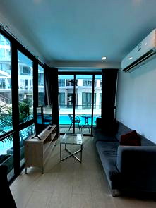 Condos for sale Bang Sarey Beach : Luxury condo near the beach at an affordable price!! For sale: Ground-floor condo with direct pool access at Sea Zen Condominium (Building A)