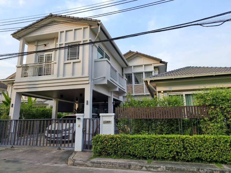 ขายบ้านเดี่ยว : P0495/ขายบ้านเดี่ยว มัณฑนา พระราม 9–ศรีนครินทร์ กรุงเทพกรีฑา 7 บ้านที่ให้ความรู้สึกเหมือนได้พักผ่อนทุกวัน