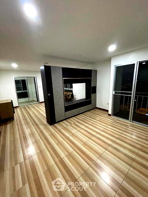 ขายคอนโด : คอนโด 2-ห้องนอน ที่ รีเจ้นท์ โฮม บางนา ใกล้ BTS บางนา (ID 2605258)