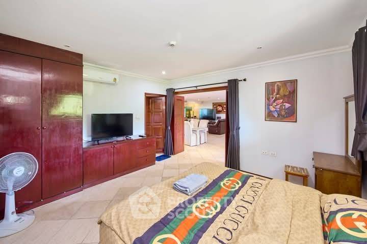 picture 3-BR Condo at Executive Residence II & IV close to Phratamnak (ID 2152515) - 11/24