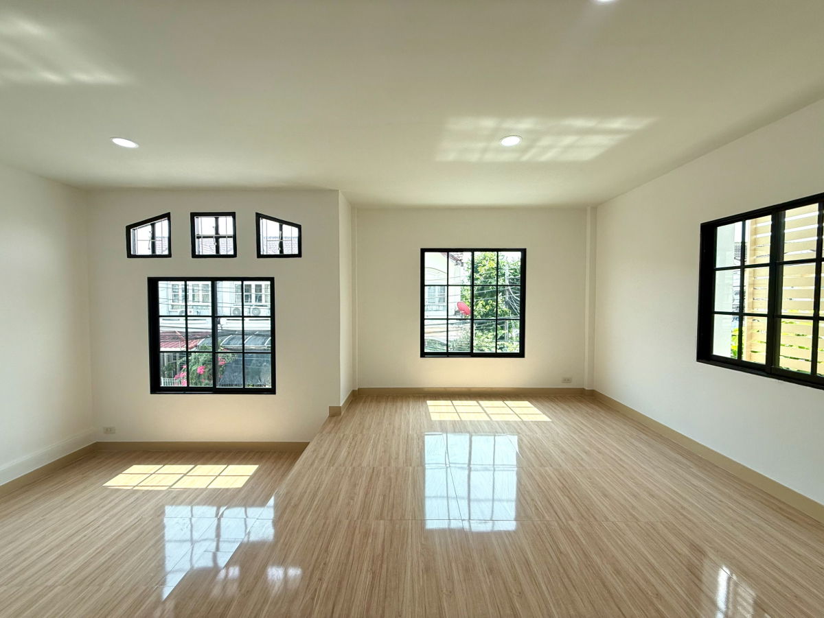 รูป ทาวน์เฮ้าส์ หลังมุมนอก ทำเลดี พื้นที่กว้างขวาง ตกแต่งรีโนเวทใหม่ สวย  ม.มาริสา สุเหร่าคลองหนึ่ง5 ซอยมาริสา 6 บางชัน คลองสามวา - รูปที่ 31/41