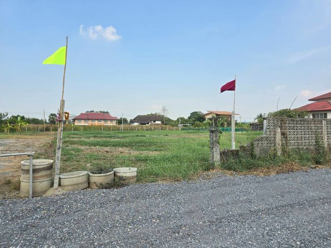 ที่ดินแบ่งขาย สวยๆ ถมแล้ว สุวินทวงศ์ 51 หนองจอก ใช้ดินดีถมด้วยหน้าดินทั้งแปลง เข้าซอยเพียง 400 เมตร ทำเลดี