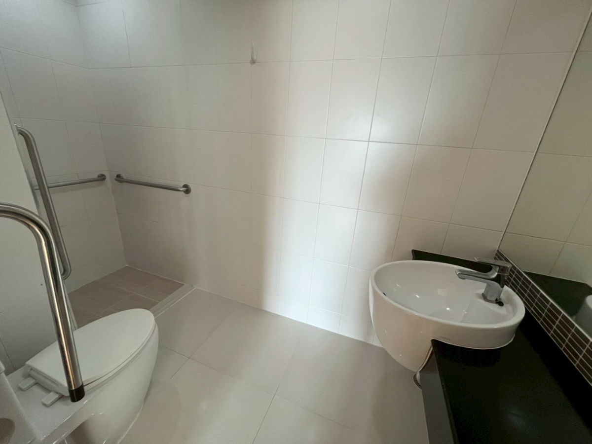 รูป ให้เช่า คอนโดห้องใหญ่ กว้าง 3 ห้องนอน บนถนนศรีนครินทร์ แยกกรุงเทพกรีฑา - รูปที่ 14/18