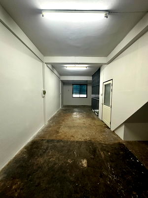 อาคารพาณิชย์ เขตลาดพร้าว : ขายอาคารพานิชย์ 3 ชั้น พื้นที่ 16 ตร.ว. ติดถนนโชคชัย 4 หน้ากว้าง 4 ม.