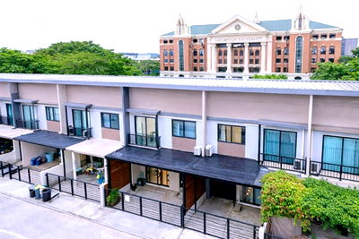 เช่าทาวน์โฮม ม.อัสสัมชัญ บางนา : ซ.เอแบค บางนา รพ.บางบ่อ 2 กม. ทาวน์โฮมให้เช่า 3 นอน 2 น้ำ ใกล้ตลาดบางบ่อ 19ตร.ว. 145 ตร.ม. ม.อัสสัมชัญ บางนา 600 ม. ทำเลบางนา บางบ่อ