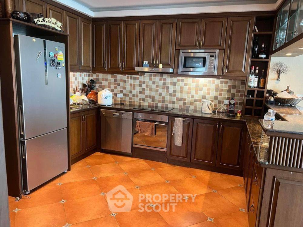 picture 3-BR Condo at K.M. Beach Condo in Pak Nam Pran (ID 1069103) - 8/9