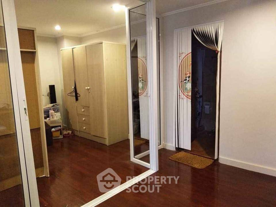 picture 2-BR Condo at Sun Palace Condominium in Bang Kapi (ID 2334324) - 7/9