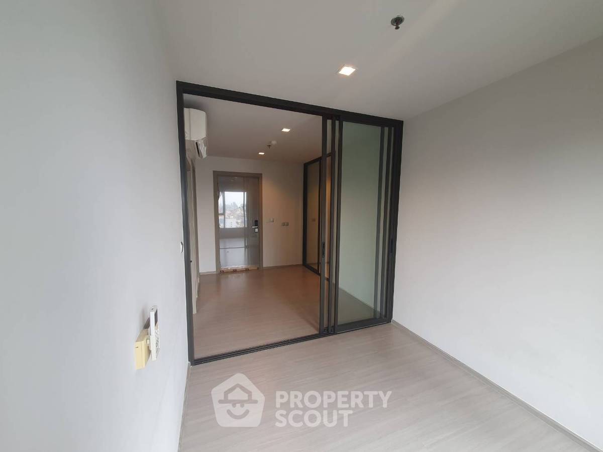 picture 1-BR 36 Sqm, 23rd-Floor Condo At Life Asoke - Rama 9, 300m To MRT Phra Ram 9 (ID 1785941) - 1/11
