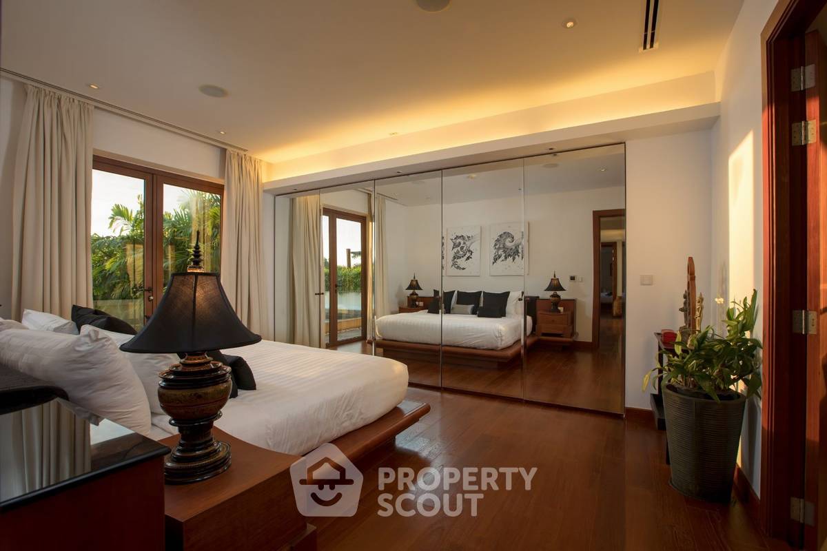 รูป วิลล่า 5 ห้องนอนที่รอยัลภูเก็ตมารีน่า  ชีวิตริมน้ำที่หรูหรา  ท่าจอดเรือที่ปล่อยคาร์บอนเป็นกลางแห่งแรกและแห่งเดียวในเอเชีย (ID 1164311) - รูปที่ 26/31