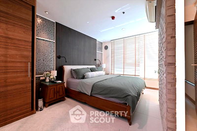 Condos for sale Robinson Ratchadaphisek : 2-BR Condo at Sukhumvit Living Town near MRT Phetchaburi (ID 2436516)