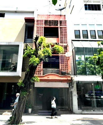 เช่าอาคารพาณิชย์ ถนนพระราม 4 : ✨ ให้เช่าอาคารพาณิชย์ 1 คูหา | สุขุมวิท | ใกล้ BTS พร้อมพงษ์ ✨