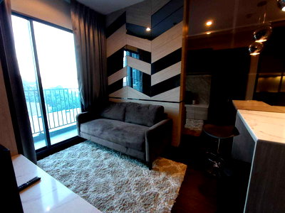 Condos for sale : Condo for sale: C Ekkamai. Fully furnished and ready to move in. Great location in Ekkamai. 888/12