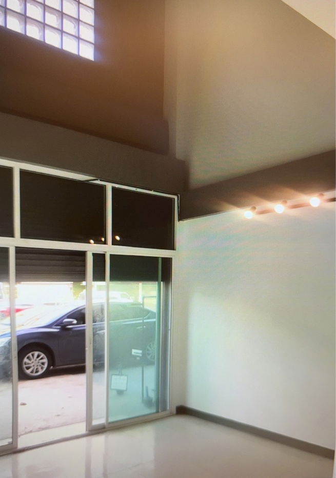 รูป ติดถนนใหญ่  วิวสะพานพระราม3 เอเชียทีค เช่าตึกแถว เจริญนคร 62 ใกล้สี่แยกบุคคโล  - รูปที่ 4/9