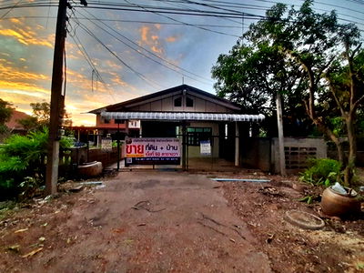 Houses for sale Phu Khieo Chaiyaphum : FOR SALE  HOUSE PROPERTY  638000 BAHT.