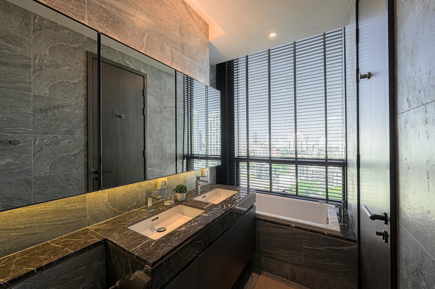 รูป LTH13667 – Condo for Rent | The Esse Sukhumvit 36 | 75 sqm | 2 Beds 2 Baths | Near BTS Thonglor | 85K/Month | คอนโดให้เช่า ดิ เอส สุขุมวิท 36 - รูปที่ 2/8
