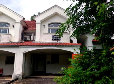 บ้านเดี่ยว นิคมอมตะซิตี้ : BP00508 ขายบ้านแฝด หมู่บ้าน อีสท์วู้ด วิลเลจ ซอย สนามกอล์ฟ บูรพากอล์ฟ คลับ ถนน สายหนองแขวะ-ยุทธศาสตร์ ตำบล บึง อำเภอ ศรีราชา จังหวัด ชลบุรี