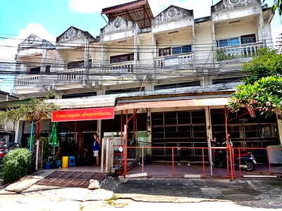 Townhouses for sale Chompon Sarit Thanarat Monument : FOR SALE  TOWNHOUSE PROPERTY  1900000 BAHT.
