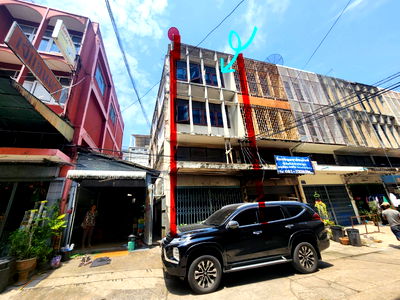 อาคารพาณิชย์ BTS สายหยุด : ขายตึก 3.5 ชั้น 13 วา ซอยโชคดี 2 ใกล้บิ๊กซีสะพานใหม่และถนนเทพรักษ์ตัดใหม่