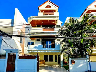 Houses for rent Nana Chard Pier : Luxury Single House for Rent Sukhumvit 31 | 5 Bedrooms 350–400 Sq.m.