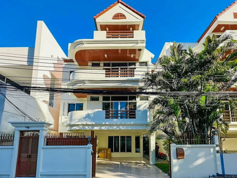 บ้านเดี่ยวหรูให้เช่า สุขุมวิท 31 | 5 ห้องนอน พื้นที่ใช้สอย 350–400 ตร.ม.