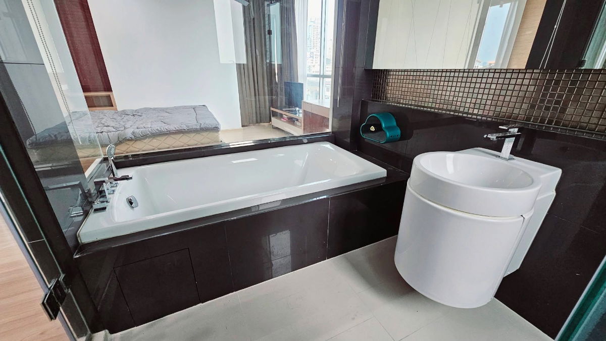 picture #R9389 🎉 230269 Condo for rent: RHYTHM Phahon-Ari - 10/22