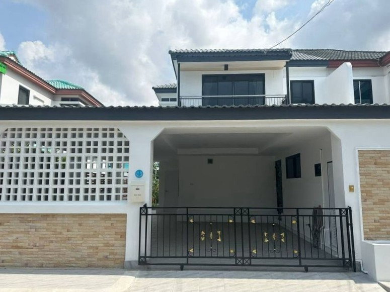รูป 4 Bedroom House for Sale in Na Jomtien Pattaya - รูปที่ 1/12