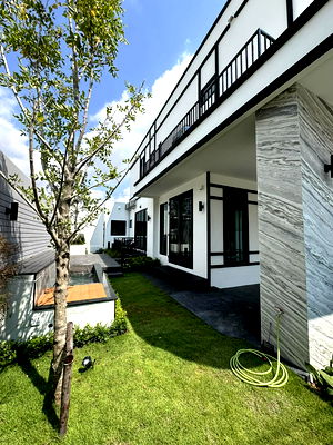 Townhouses for sale Lieb Tang Rodfai : Premium 2 Storey Semi-Detached House Khao Noi East Pattaya