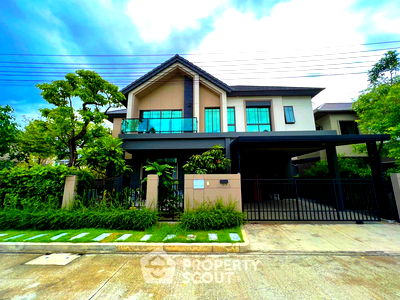 Houses for sale Nonthaburi : 4-BR House in Bang Tanai (ID 885263)