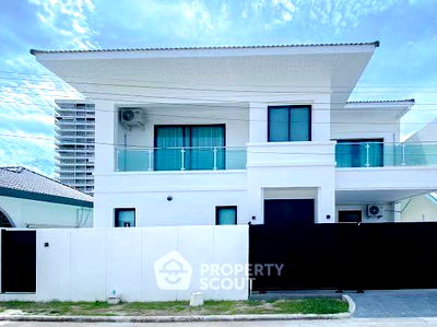 Houses for sale Chonburi : 5-BR Villa at Jomtien Condotel And Village (Villa) close to Pattaya South (ID 2333062)