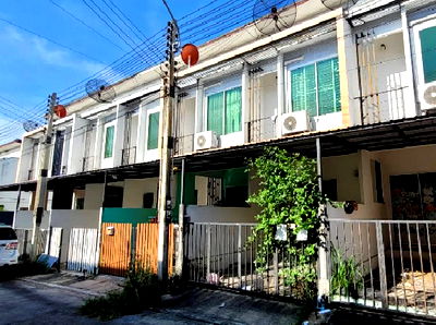 ทาวน์โฮม ศรีราชา ชลบุรี : BB13282 ขายทาวน์เฮาส์ หมู่บ้าน สมาร์ทแลนด์ นิวสไตล์ ซอย 4/9 ถนน ห้วยปราบ-พันเสด็จใน ตำบล บ่อวิน อำเภอ ศรีราชา จังหวัด ชลบุรี