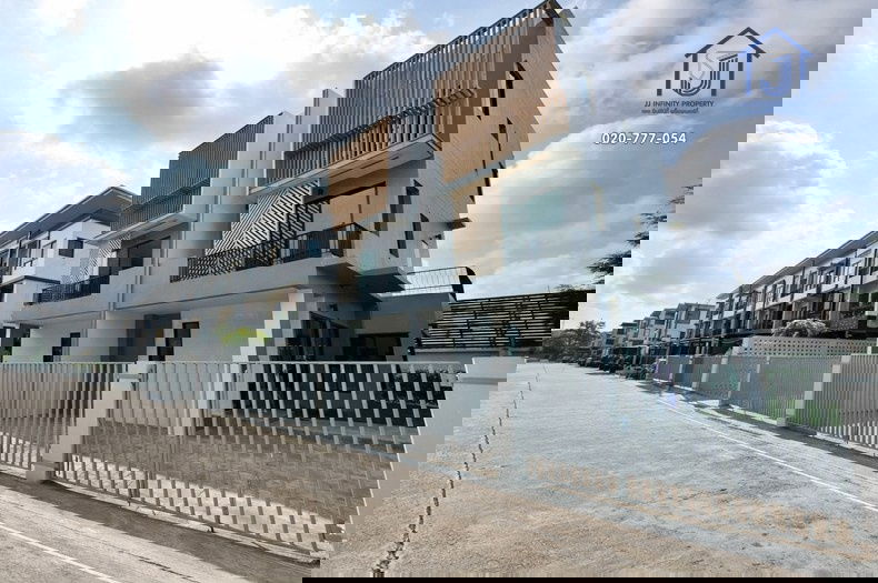 รูป ขายบ้านแฝด 3 ชั้น หมู่บ้านเดอะ ทริปเปิ้ล  113 ถนนสุขุมวิท 113 หลังริม 49.5 ตารางวา ใกล้ BTS สำโรง - รูปที่ 2/17