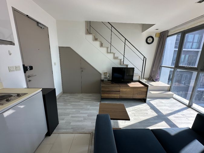 ให้เช่า คอนโด | ห้อง Duplex วิวสระว่ายน้ำ “Ideo Mobi Sukhumvit 81” 44 ตร.ม. ใกล้ BTS อ่อนนุช